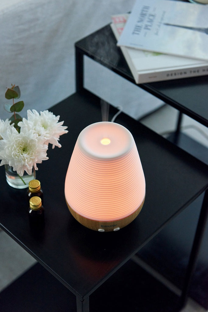 Difusor de Aroma con Luz LED de Bambú y Porcelana / LA40 Marca beurer®