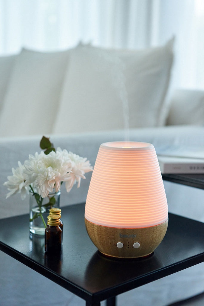 Difusor de Aroma con Luz LED de Bambú y Porcelana / LA40 Marca beurer®